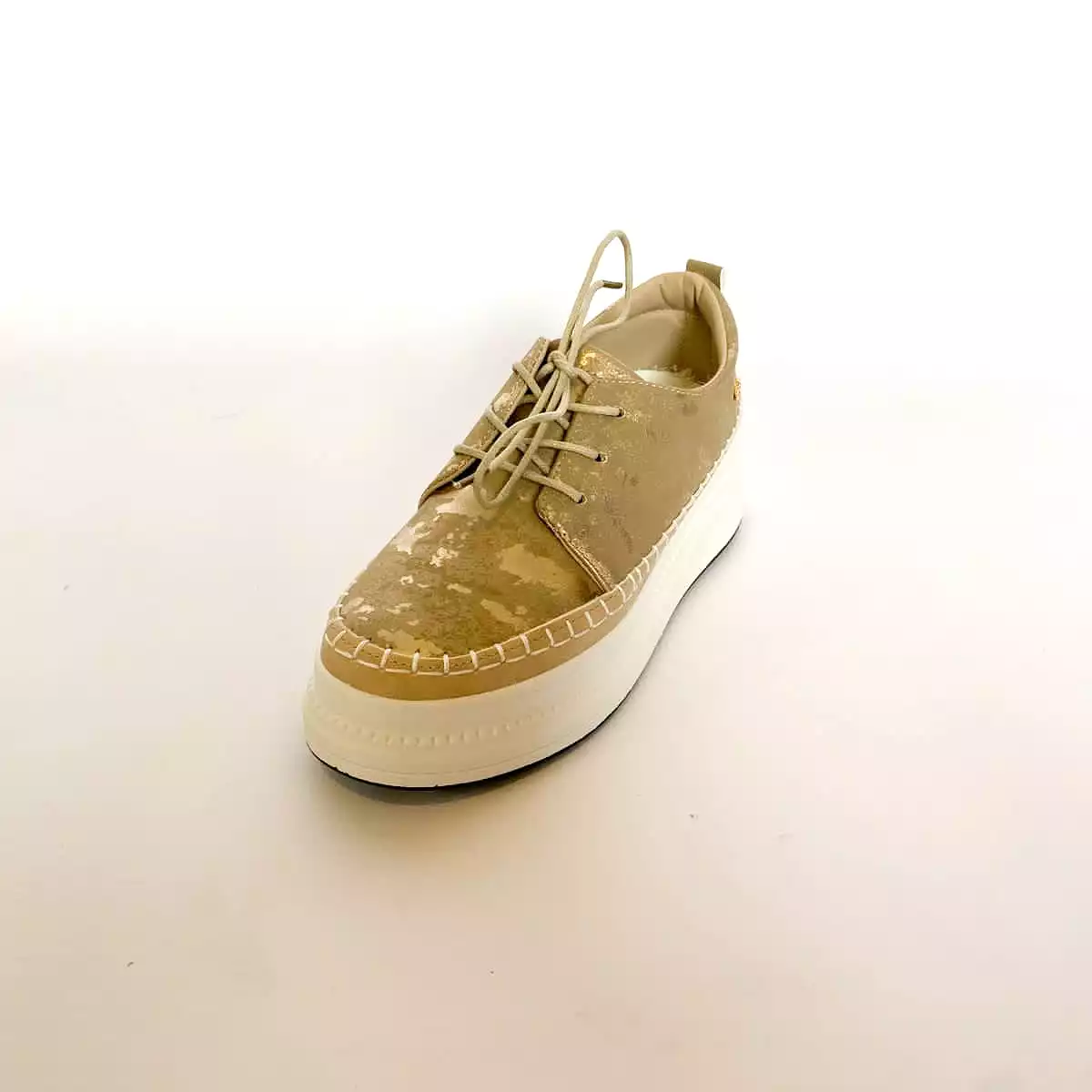 Butterfly Senhora 14 gold laceup sneaker