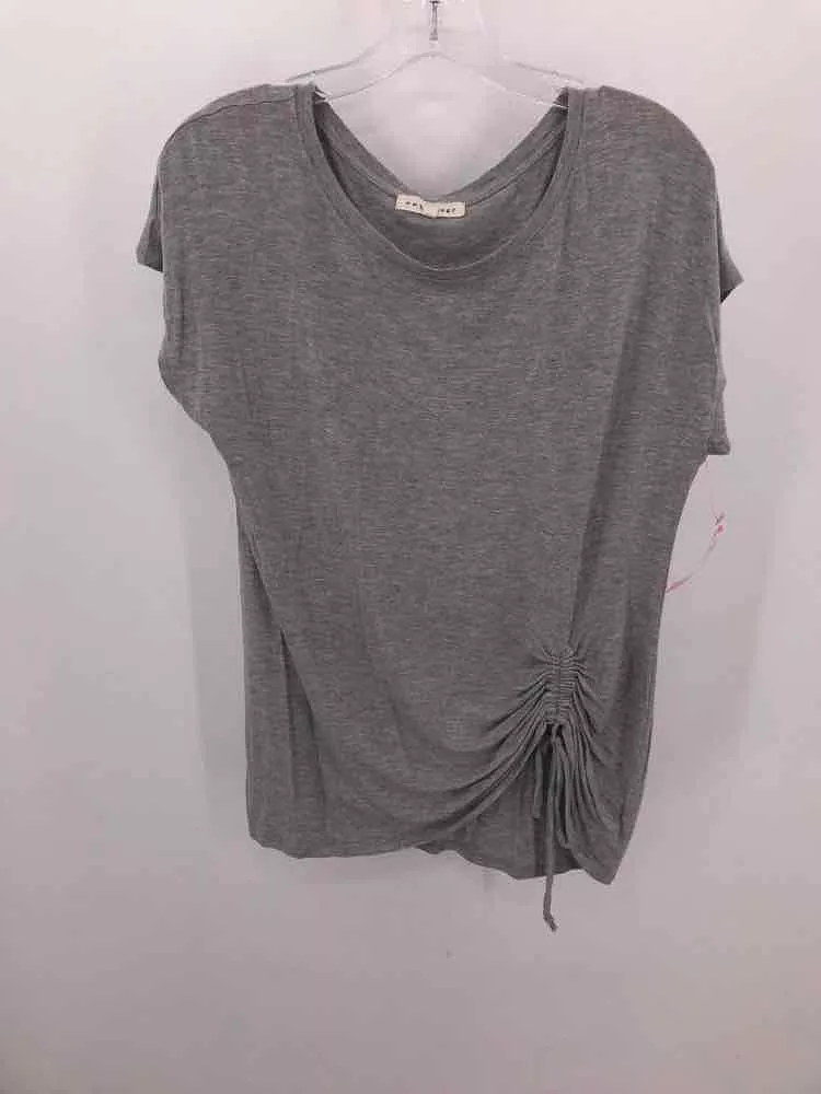 Pre-Owned Retrology Grey Size Medium T-shirt